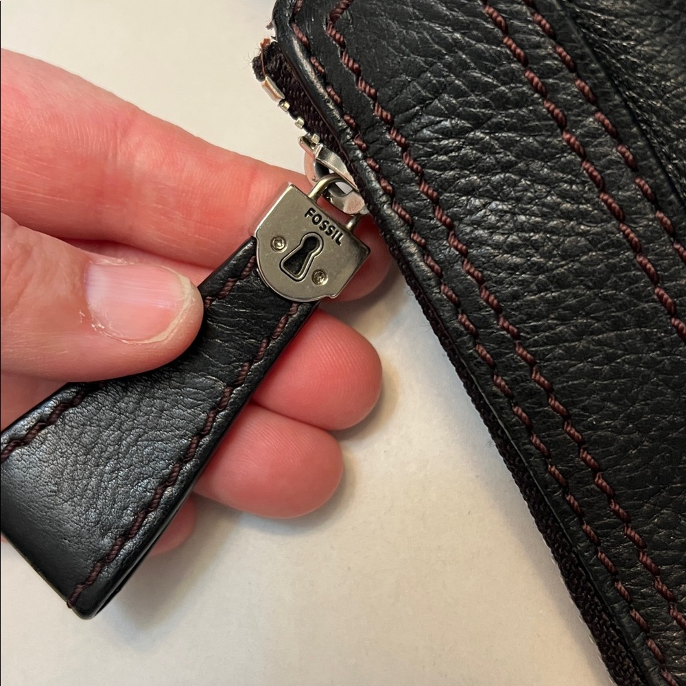VINTAGE FOSSIL MADDOX BLACK PEBBLED LEATHER BUCKET BAG ZIP CLOSURE CROSSBODY - Picture 11 of 16
